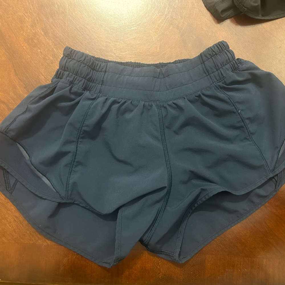 Lululemon hotty hot shorts navy lined - size 4